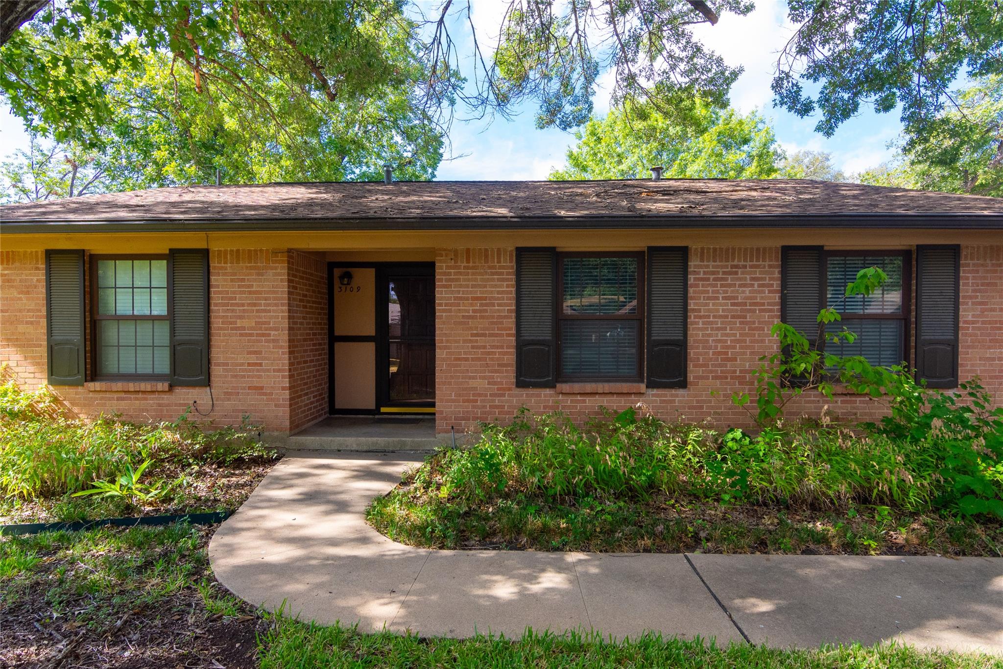 3109 Pinecrest DR