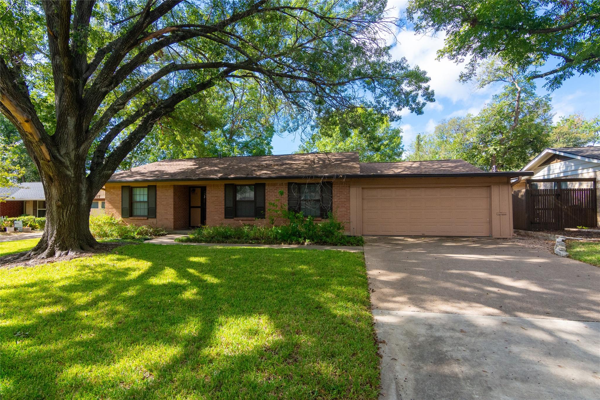3109 Pinecrest DR