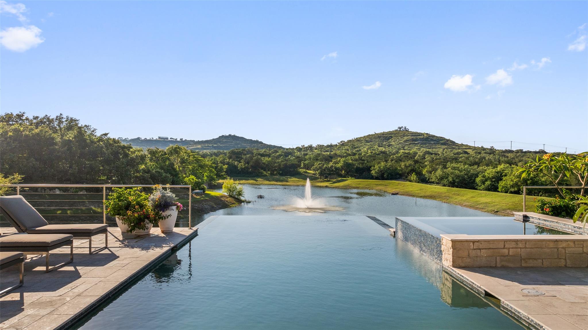 101 Rolling Hills RD