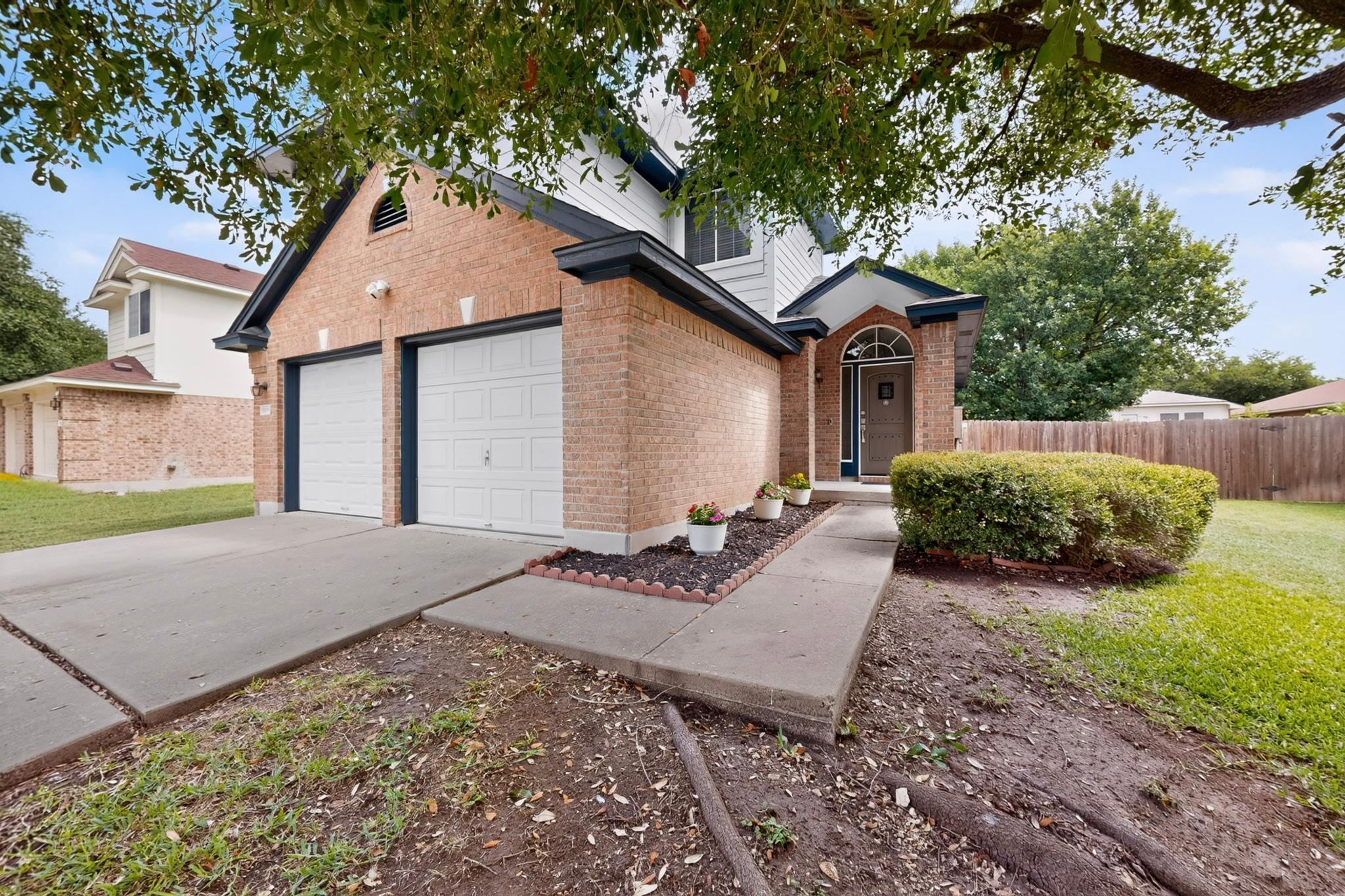 1618 Mentone DR