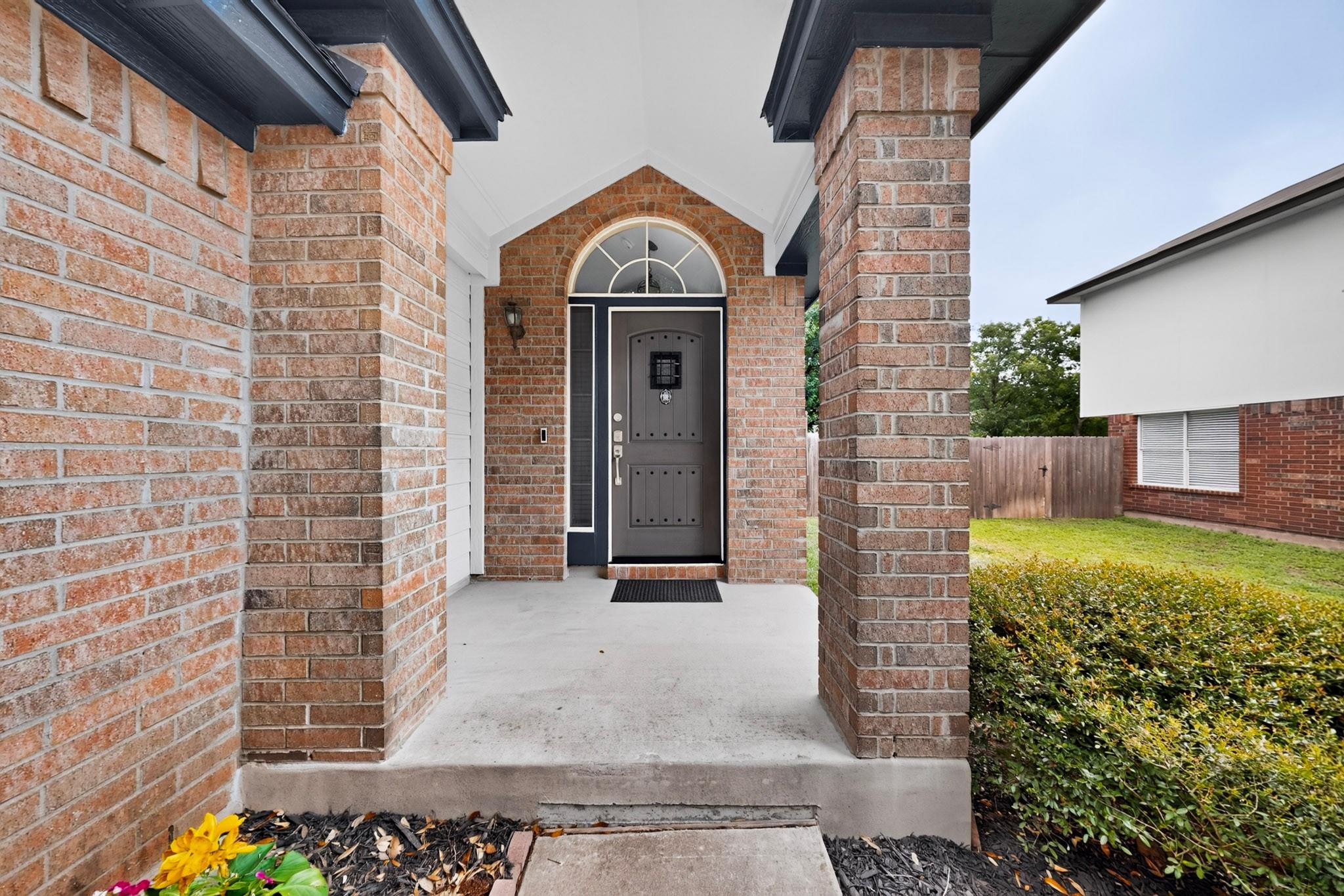 1618 Mentone DR