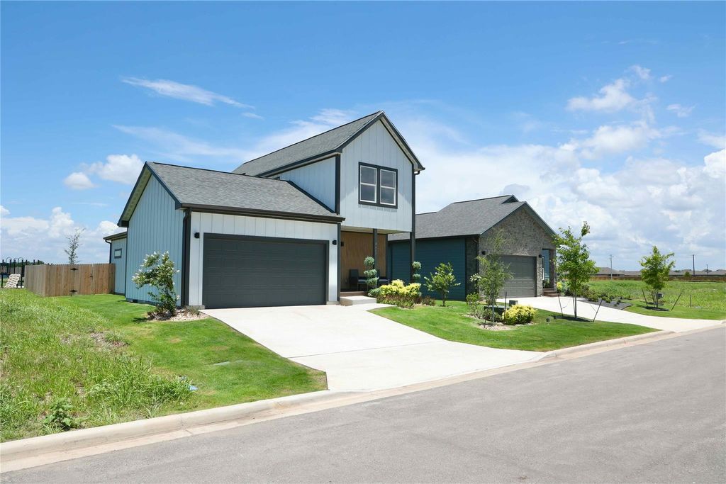 Photo of 2017 Applewood DR, Lockhart, TX 78644 (MLS # 5016149)