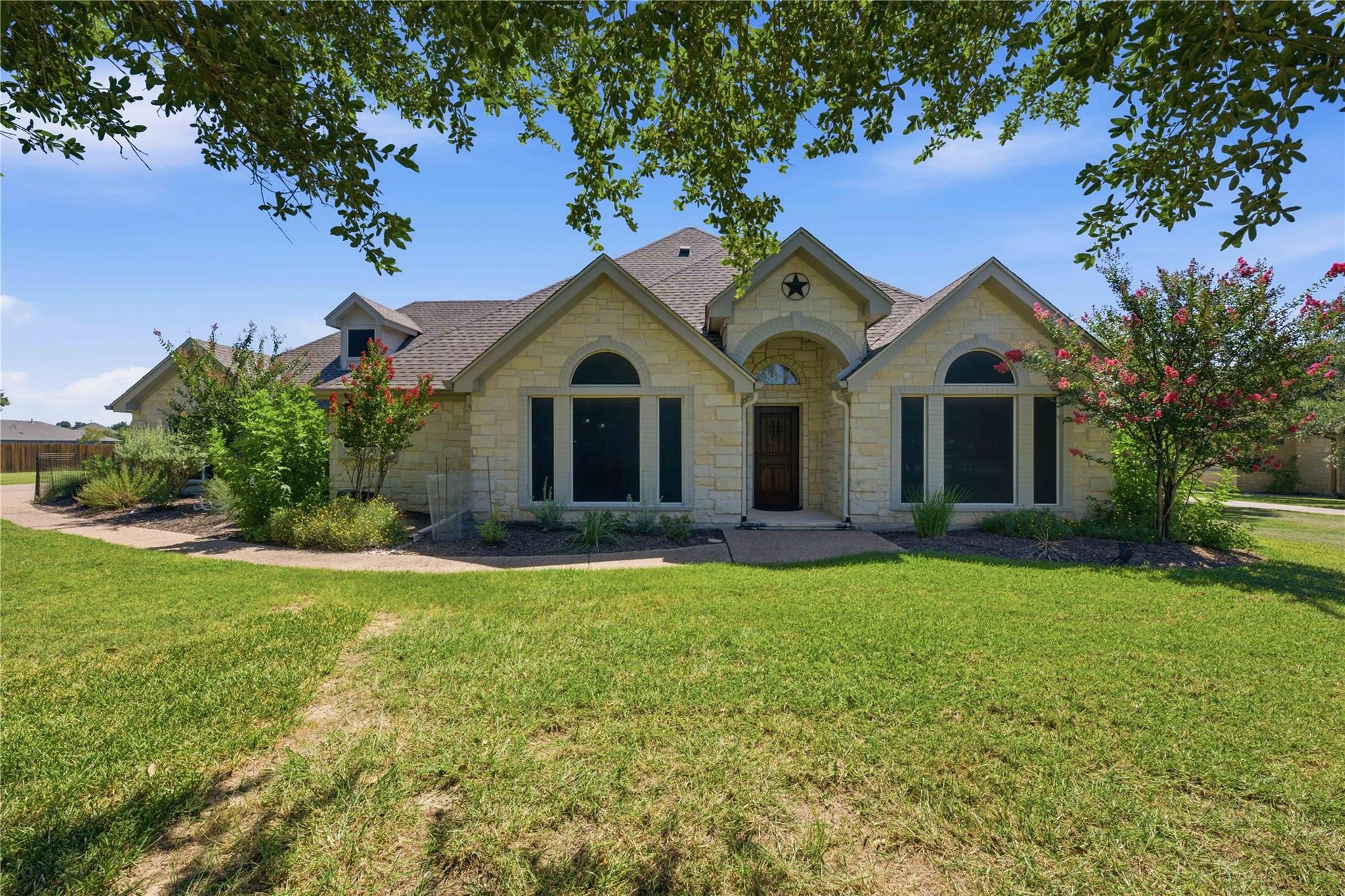 209 Park Place DR