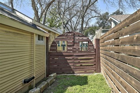 Tiny photo for 68 Mildred ST, Austin, TX 78702 (MLS # 9763852)