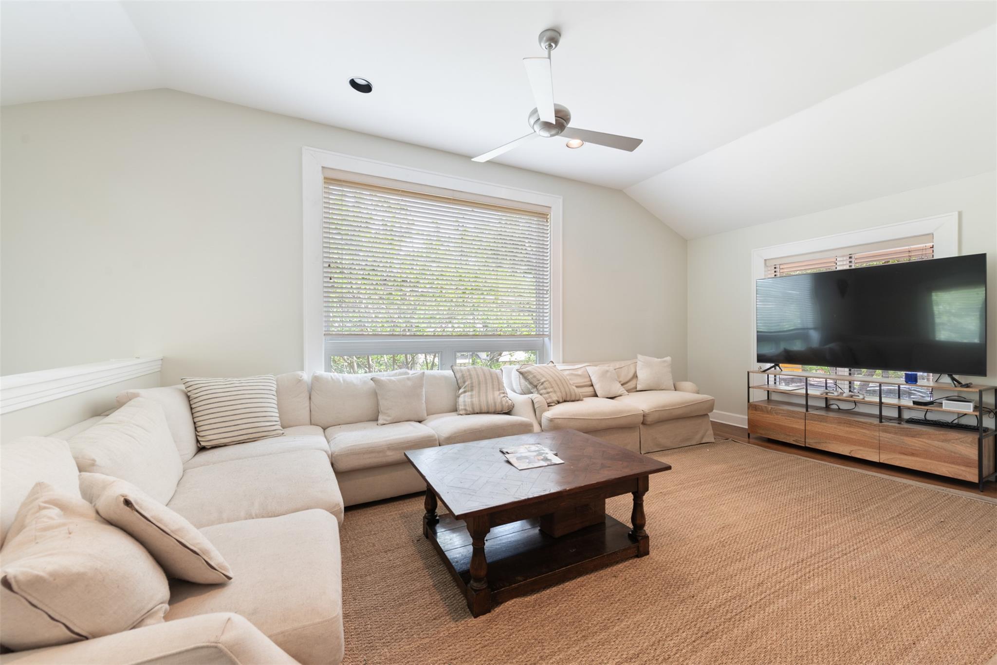 3401 Clearview DR