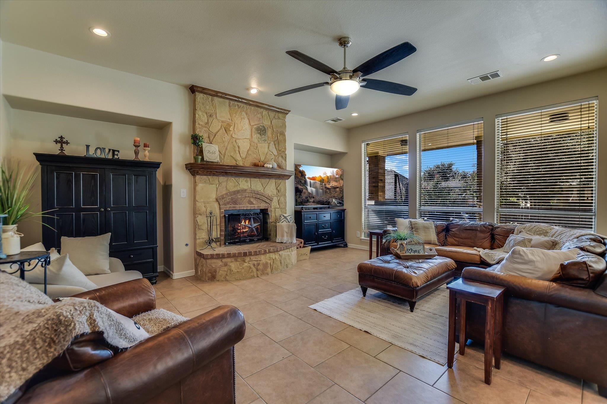 813 Folsom CV
