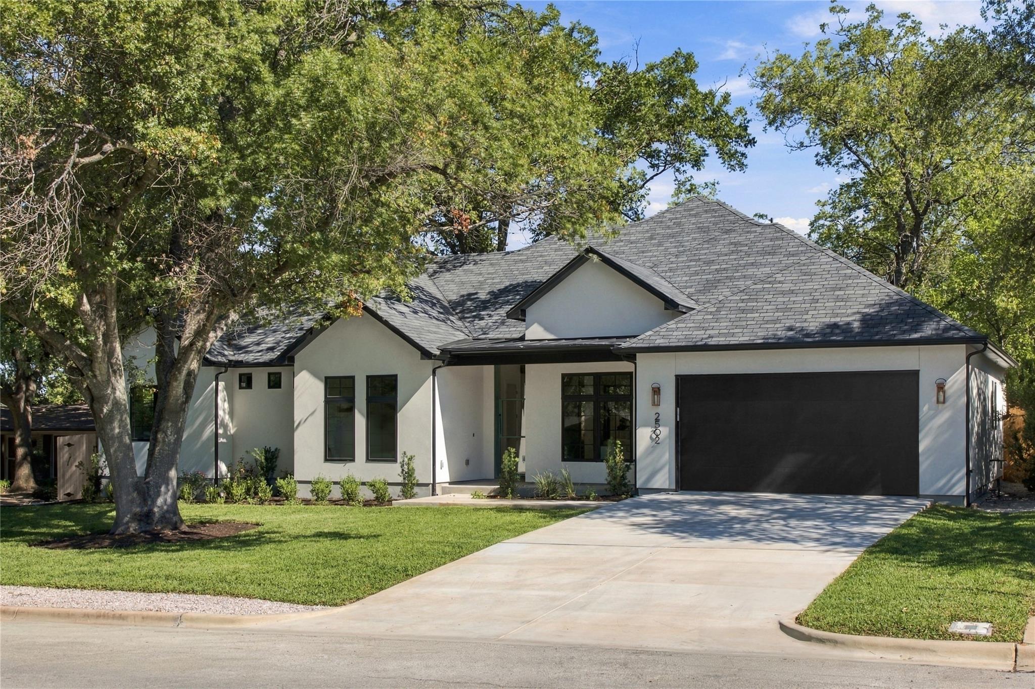 2502 Greenlawn PKWY