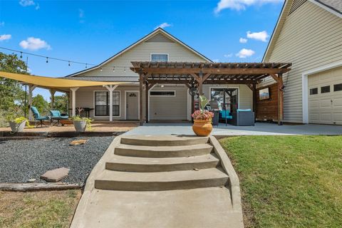 A home in La Grange