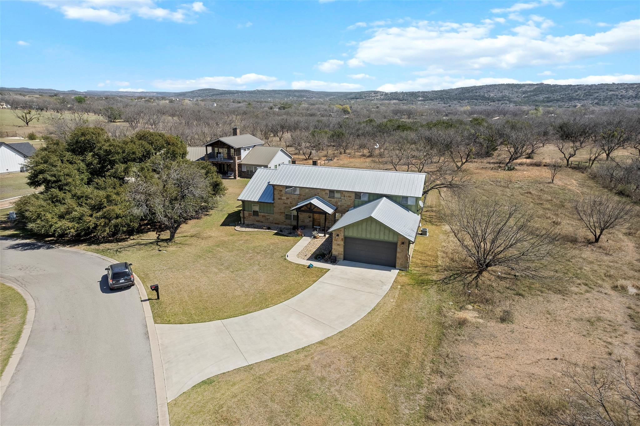 211 Sleepy Oaks DR