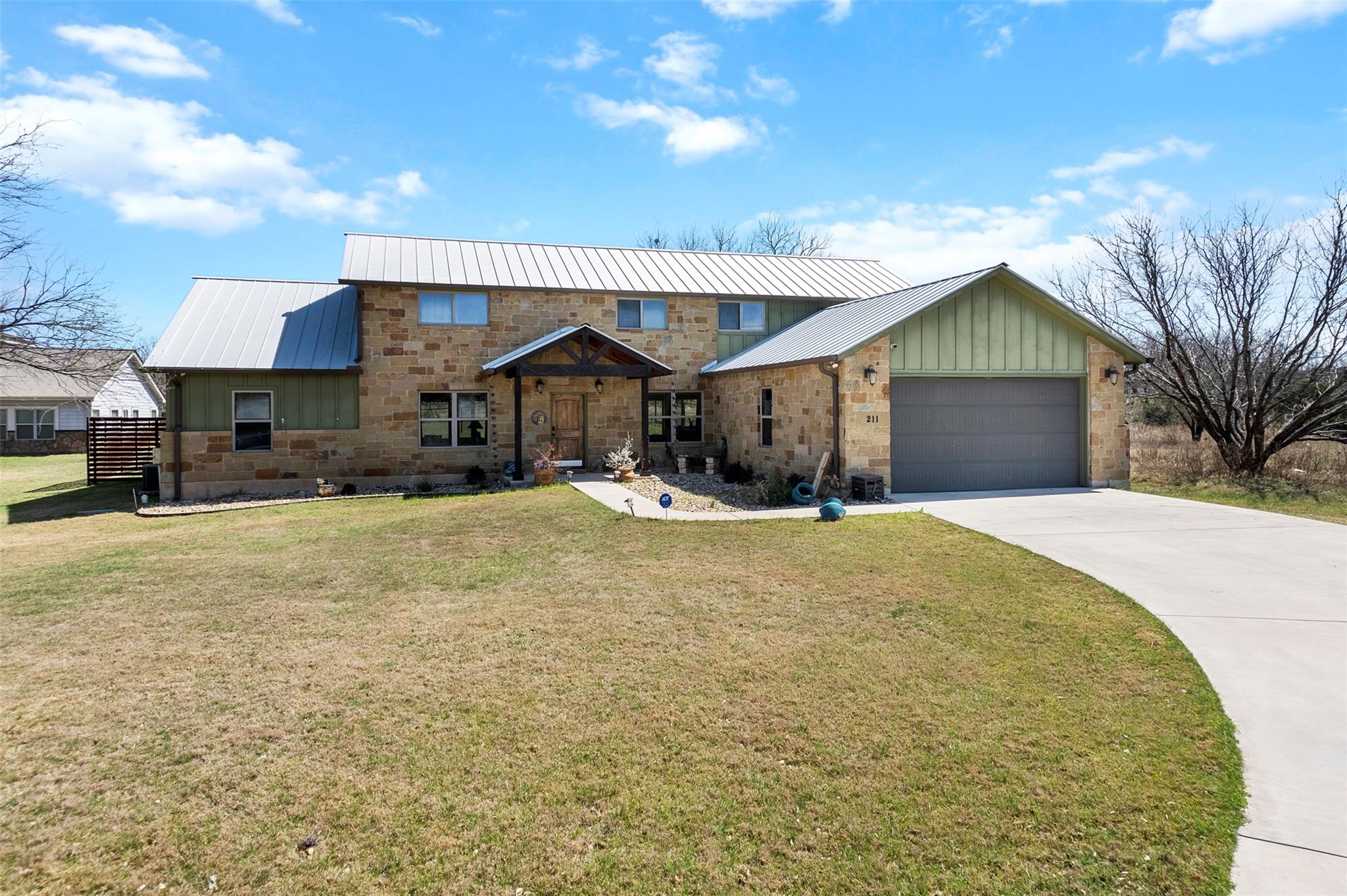 211 Sleepy Oaks DR