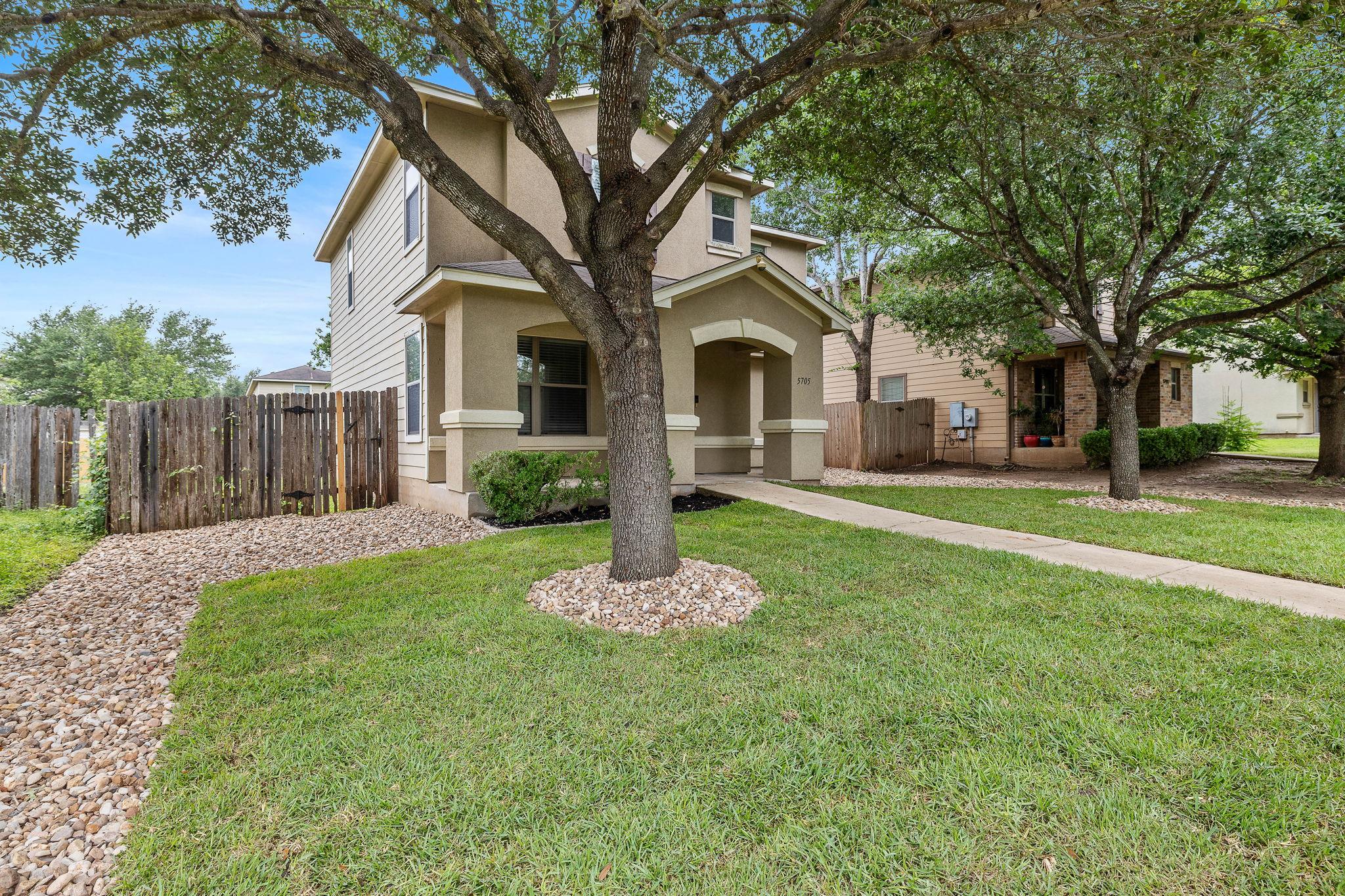 5705 Viewpoint DR