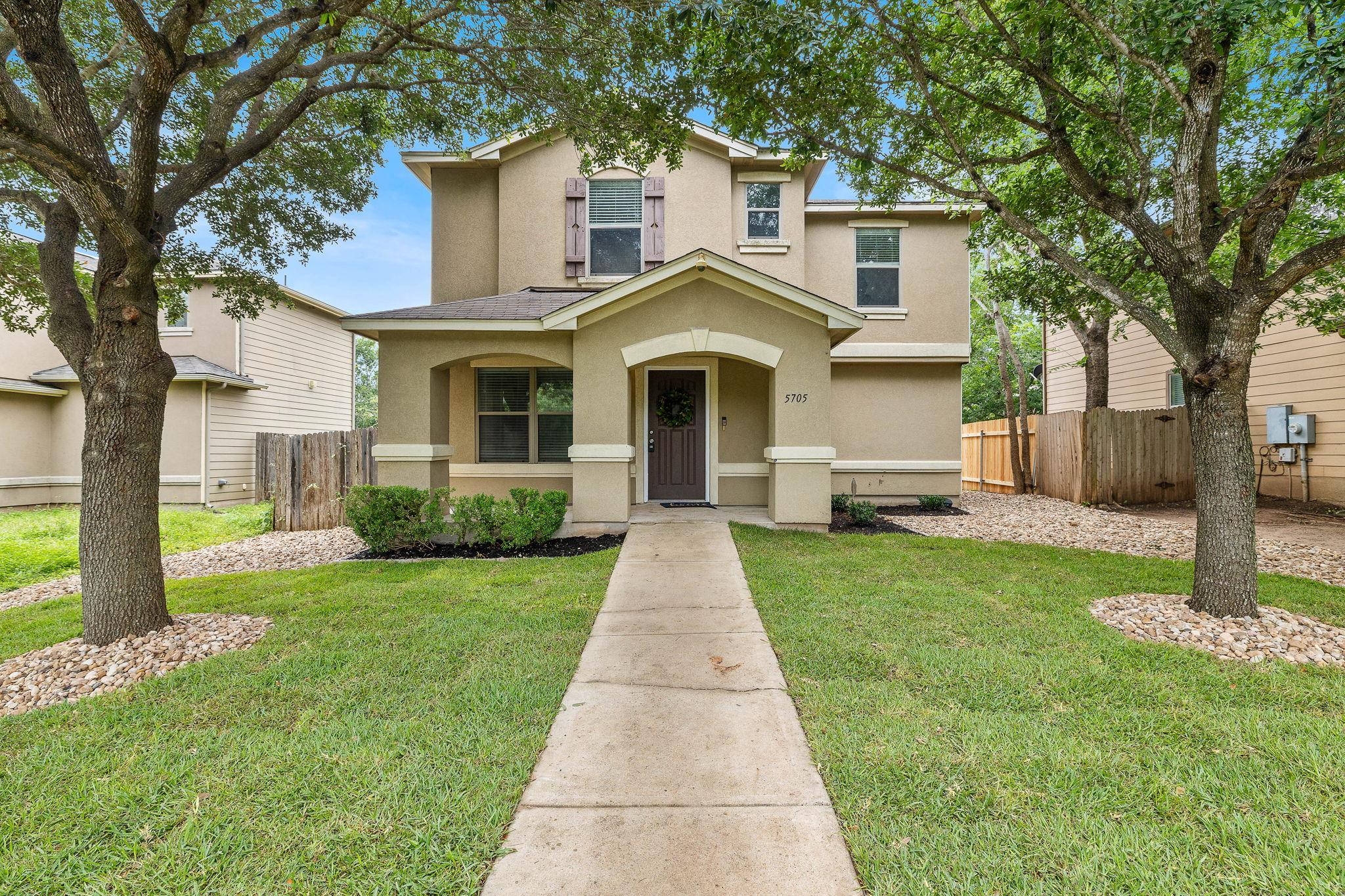 5705 Viewpoint DR