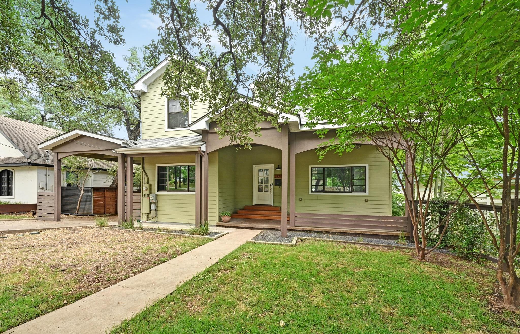 2109 W 10th ST