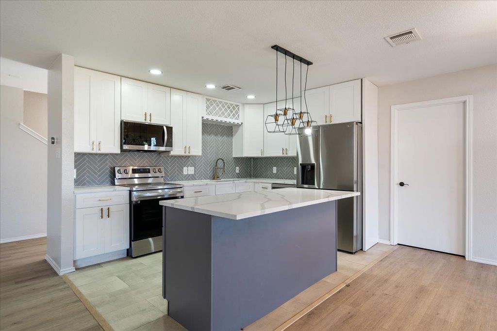 13108 Dearbonne DR
