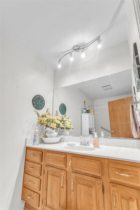 Tiny photo for 33 Oaks PL, Lago Vista, TX 78645 (MLS # 6000148)