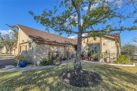 Photo of 33 Oaks PL, Lago Vista, TX 78645 (MLS # 6000148)