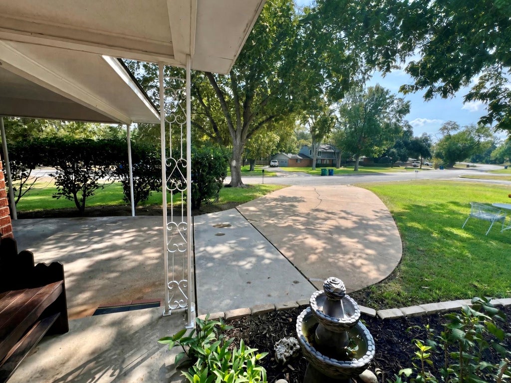 Photo of 1206 Lake Terrace DR, Elgin, TX 78621 (MLS # 7180357)