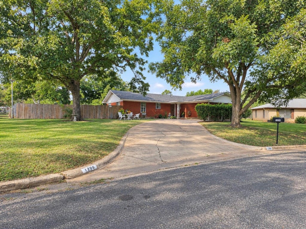 Photo of 1206 Lake Terrace DR, Elgin, TX 78621 (MLS # 7180357)
