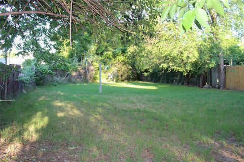 Tiny photo for 1115 Ebert Ave #D, Austin, TX 78721 (MLS # 3824214)