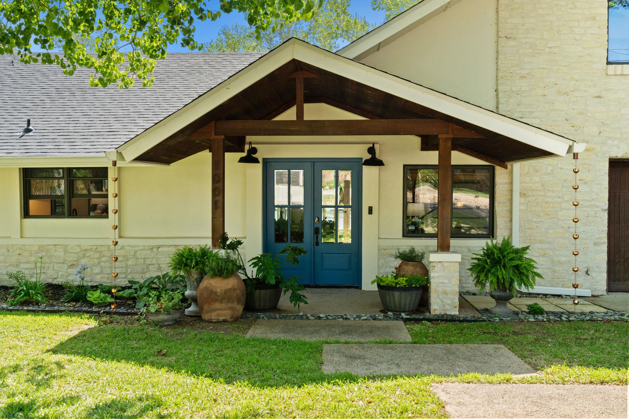 1001 Lakeshore DR