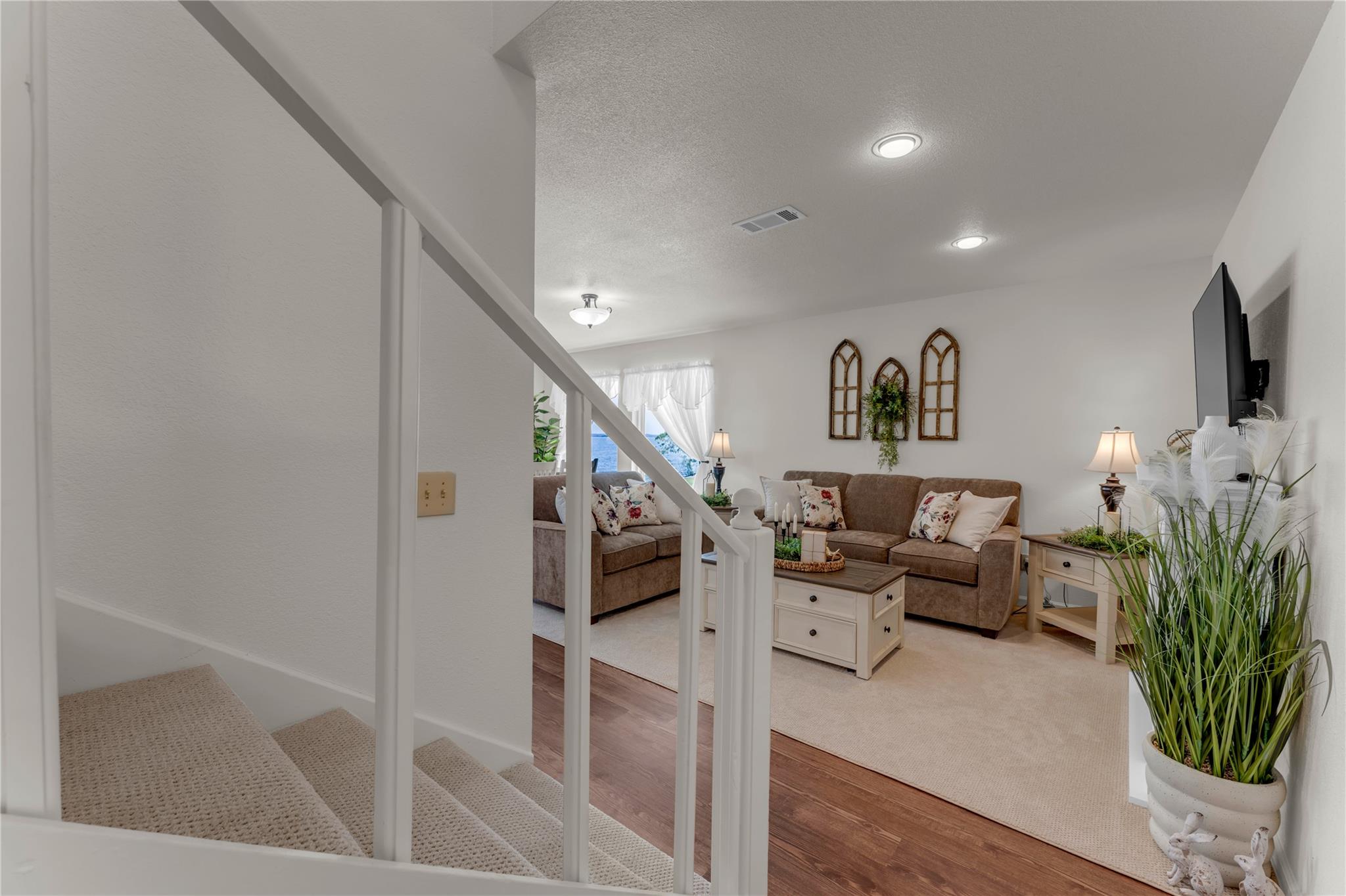386 Lake Loop