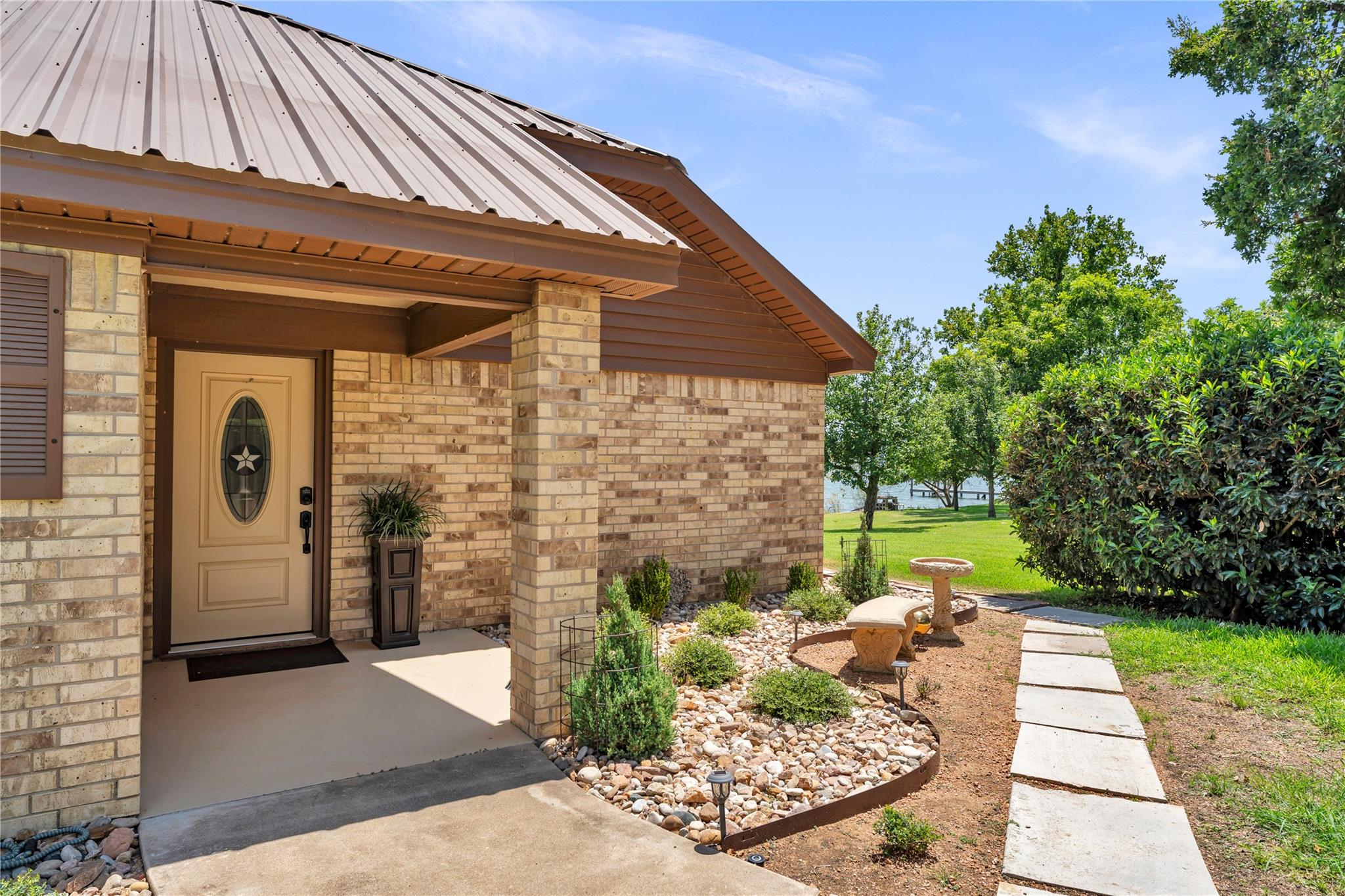 386 Lake Loop