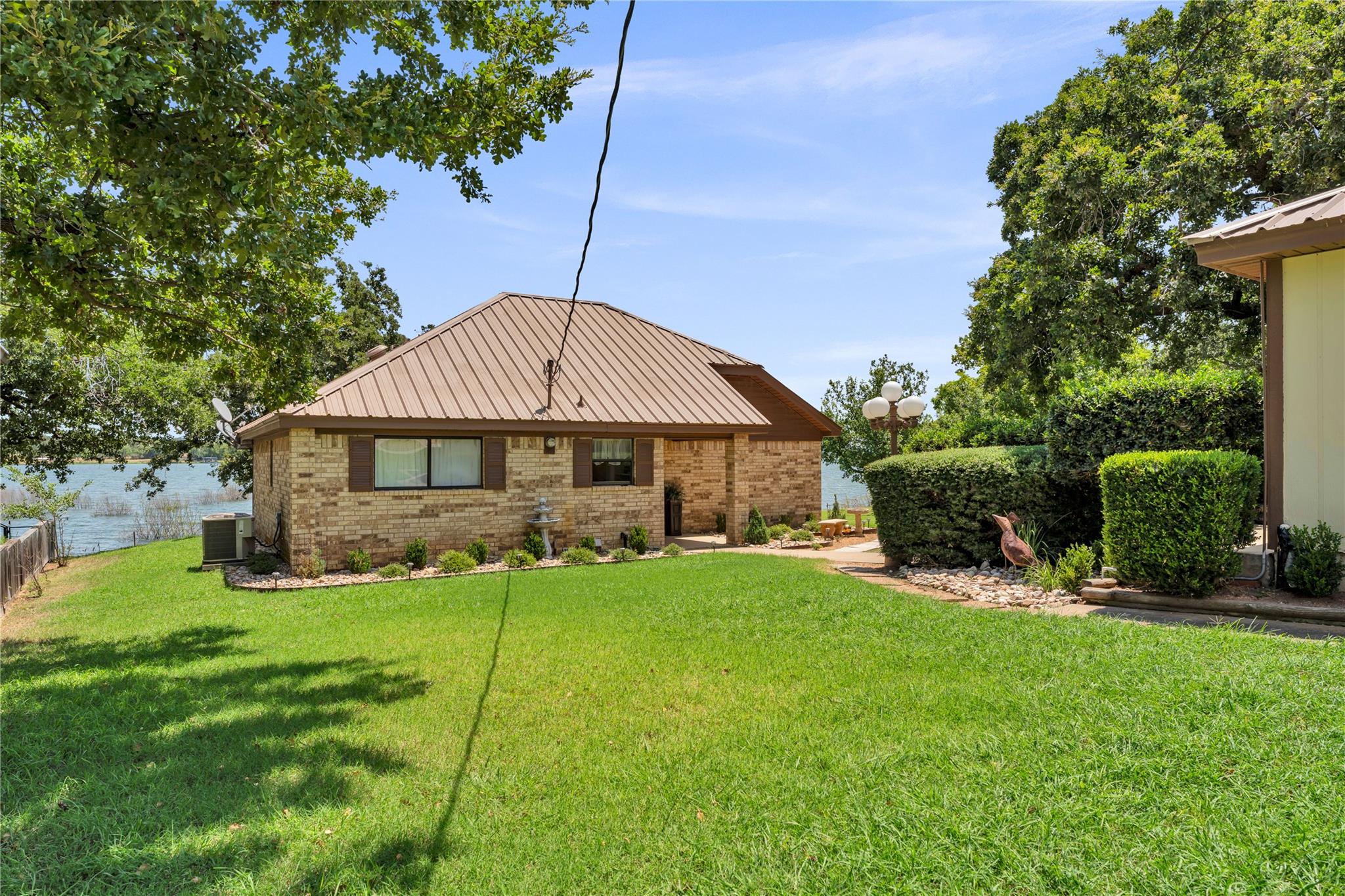 386 Lake Loop