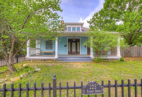 Photo of 223 N Bishop ST, San Marcos, TX 78666 (MLS # 6274684)