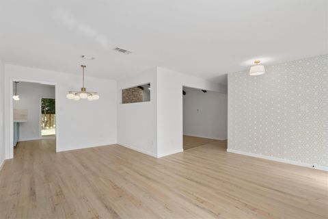 Tiny photo for 10107 Oak Hollow DR, Austin, TX 78758 (MLS # 8682409)