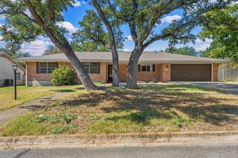 104 Westwood LN Kerrville TX 78028