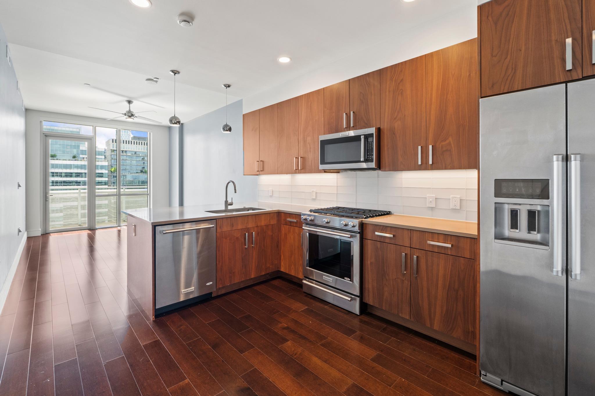222 West Ave 2809
