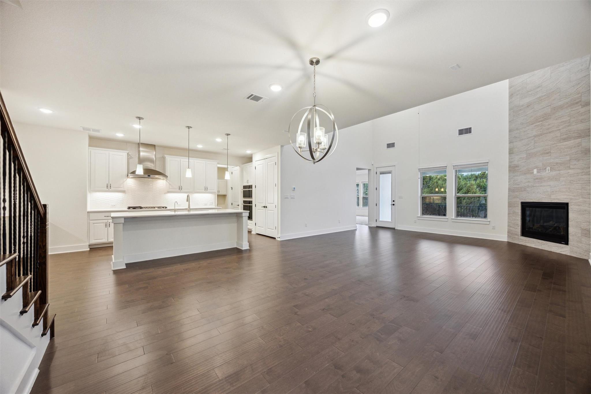 1220 Brassano PL