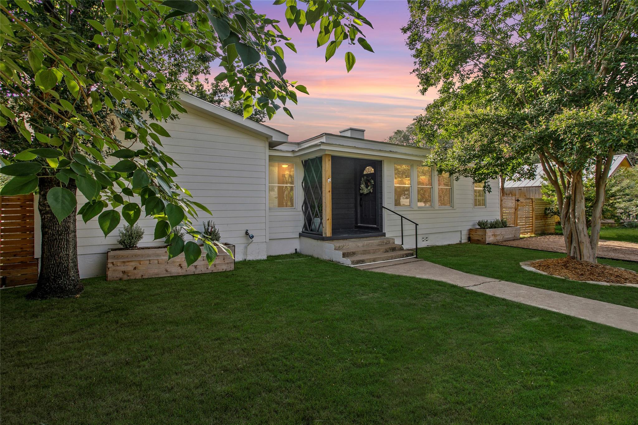 103 N Avenue C