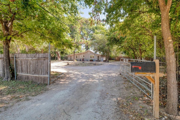 712 NOWOTNY LN, AUSTIN, TX 78702 - Image 730a1fddb8b8d2acec40414443cdd3b9/2013928196
