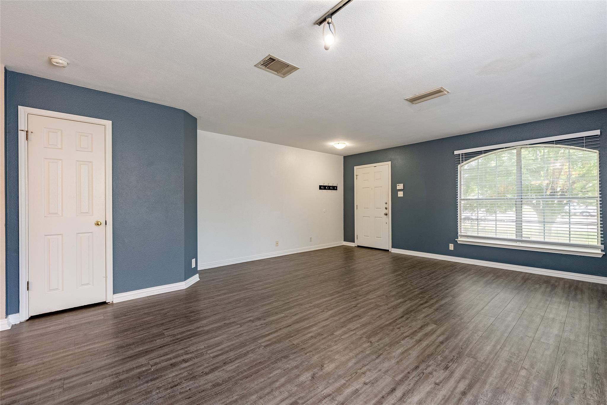 9121 Frock CT