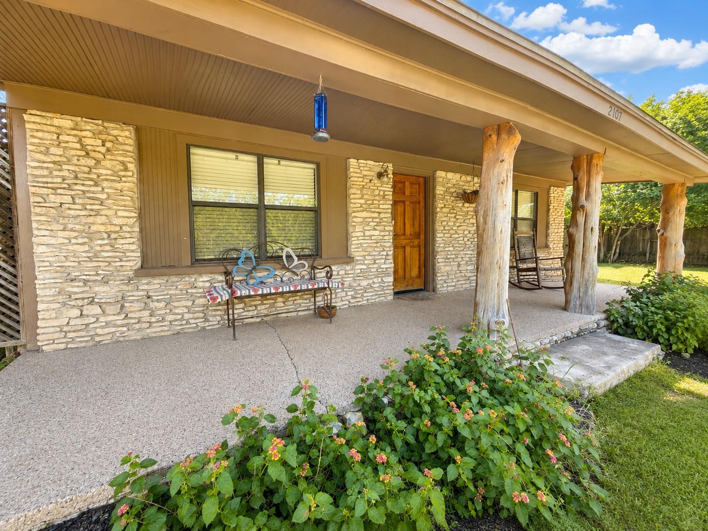 2107 Saratoga DR