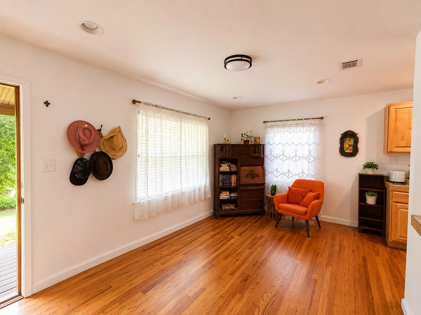 2107 Saratoga DR