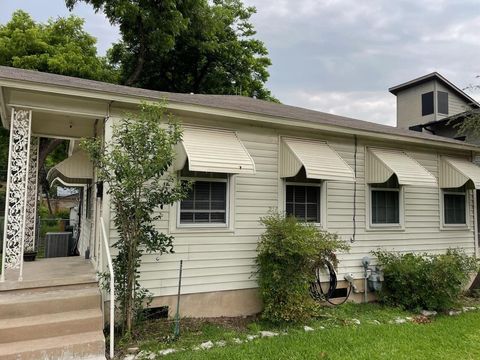 Photo of 604 W North Loop BLVD, Austin, TX 78751 (MLS # 3515451)