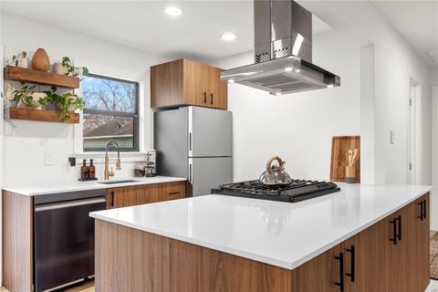 Tiny photo for 1111 Ebert Ave, Austin, TX 78721 (MLS # 9469140)