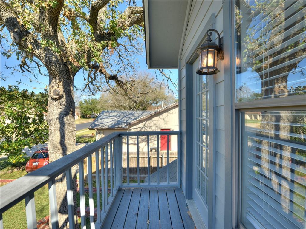 1707 Brokenshoe DR
