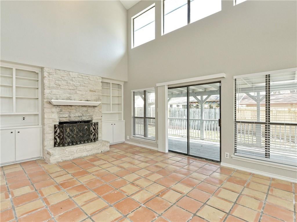 1707 Brokenshoe DR