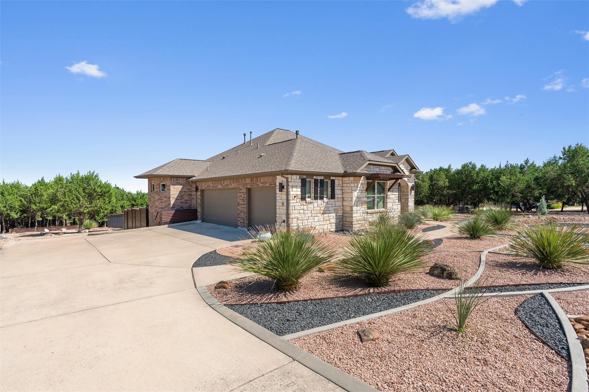 236 Standing Oak DR