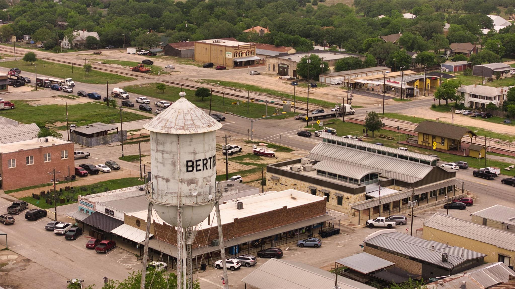 335&330 N Lampasas ST