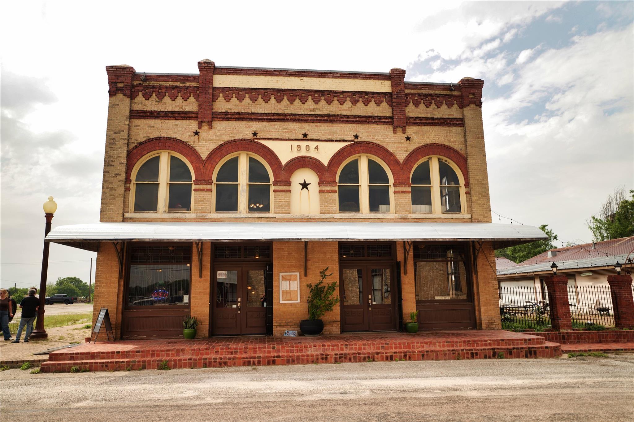 335&330 N Lampasas ST