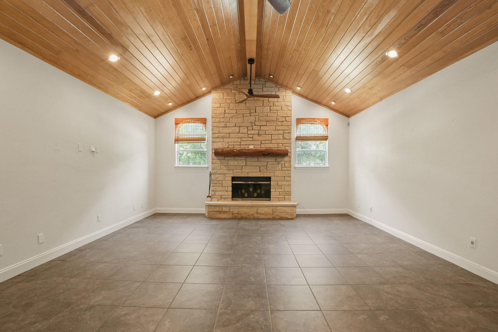 507 Arbors CIR