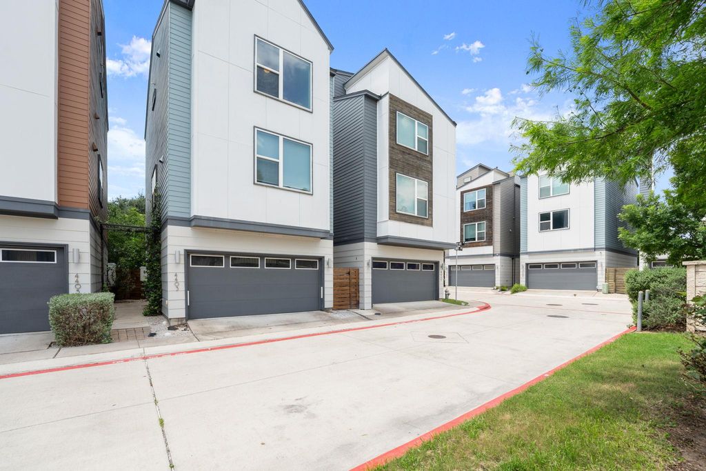 Photo of 4403 Swift PATH, Austin, TX 78741 (MLS # 9104239)