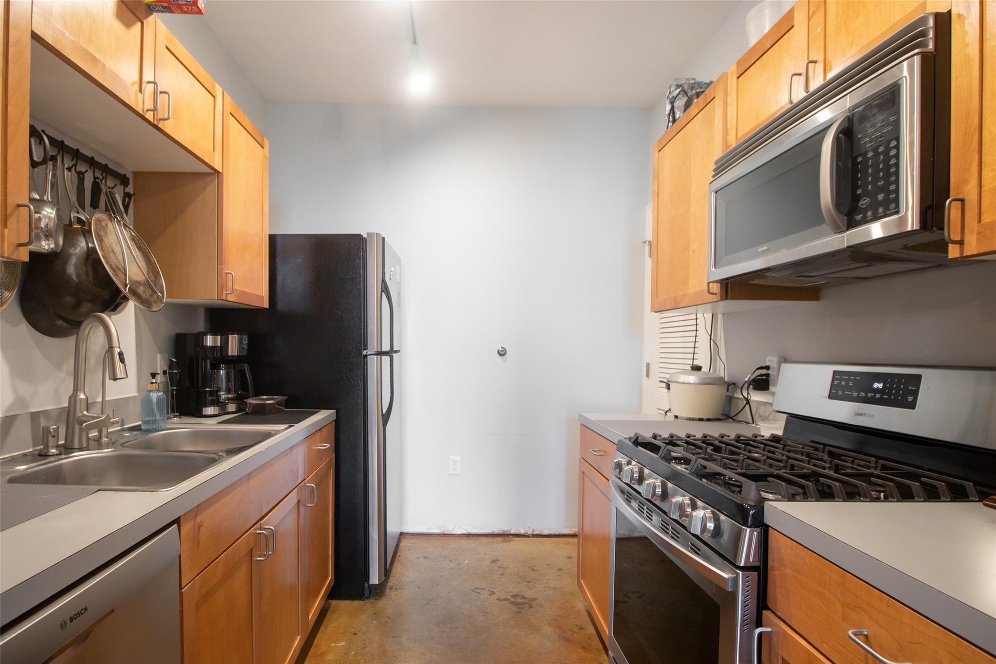 2401 E 6th ST 6100