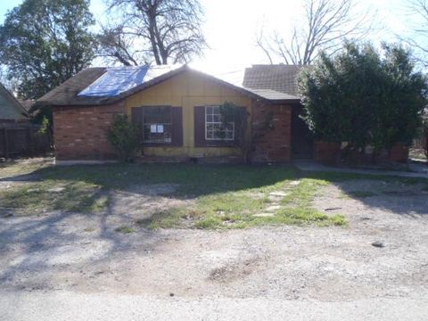 652 Fir LN Lockhart TX 78644