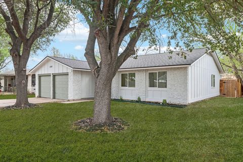 Photo of 5707 Pino LN, Austin, TX 78744 (MLS # 9674720)