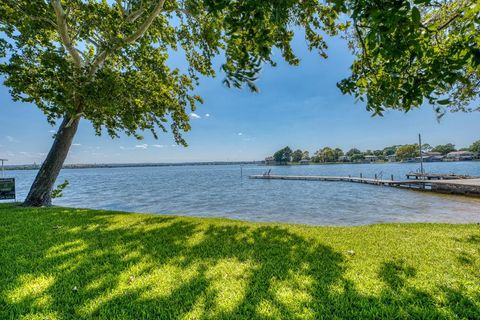 680 Deep Cove DR Granite Shoals TX 78654
